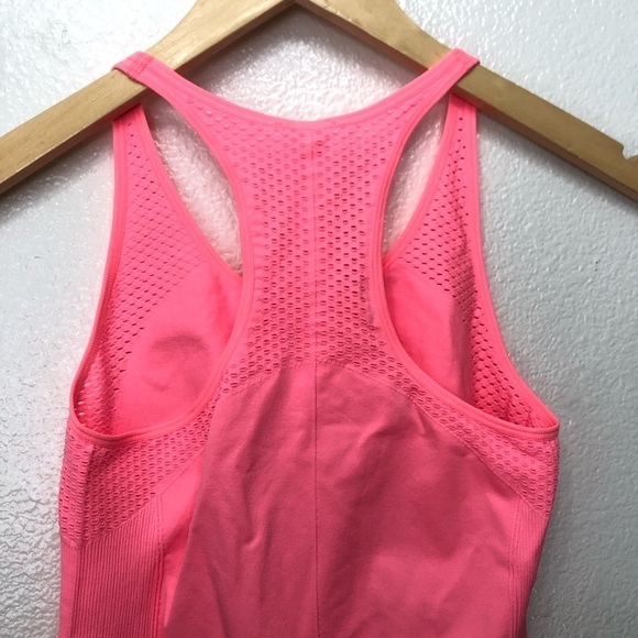 NWT Fabletics Hot Pink Workout Seamless Tank Top - Picture 3 of 5